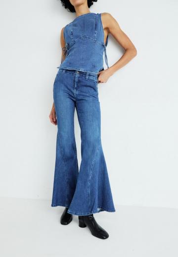 Клешеные джинсы