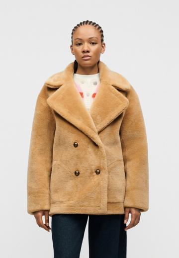 Короткое пальто