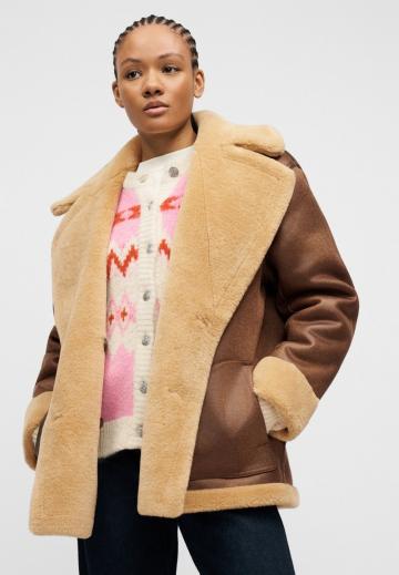 Короткое пальто