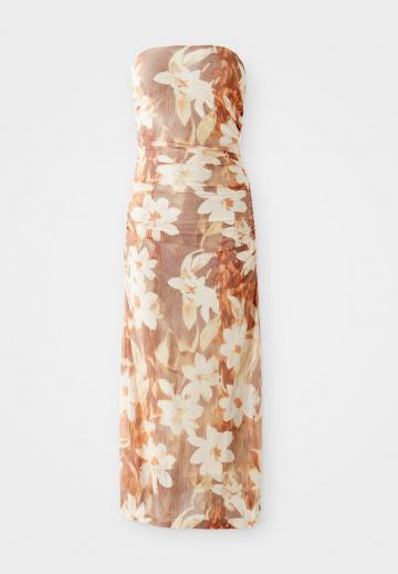 Платье без бретелек