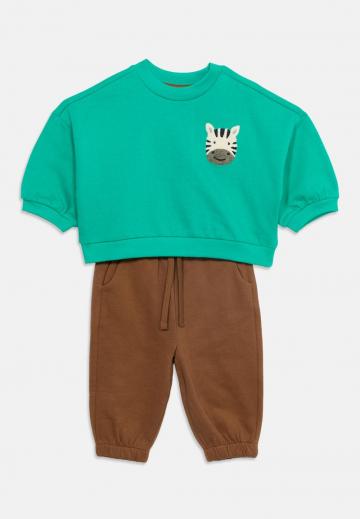 Набор одежды