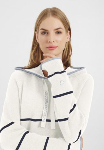 Пуловер с капюшоном