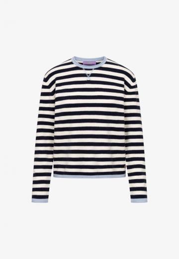 Пуловер в полоску