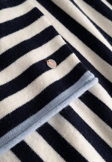 Пуловер в полоску