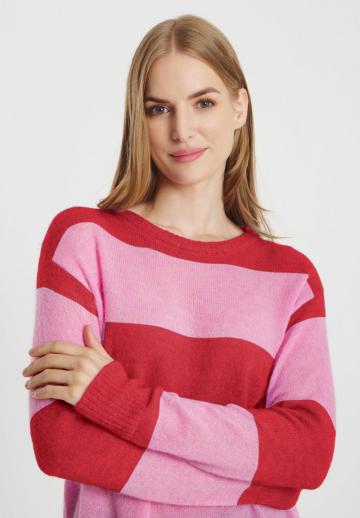 Пуловер в полоску