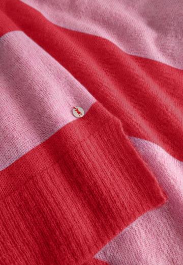 Пуловер в полоску