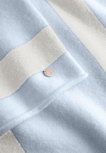 Пуловер в полоску