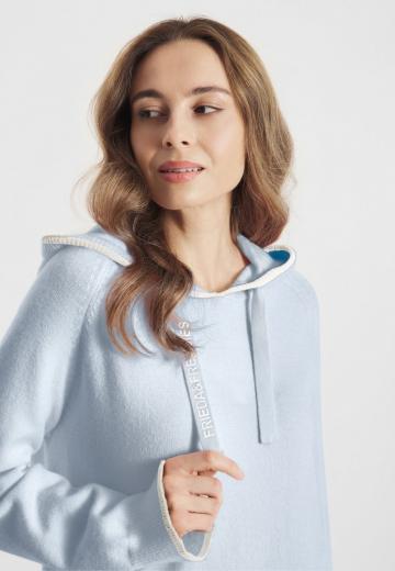 Пуловер с капюшоном