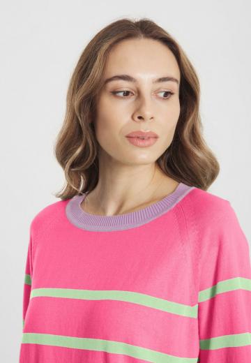 Пуловер в полоску