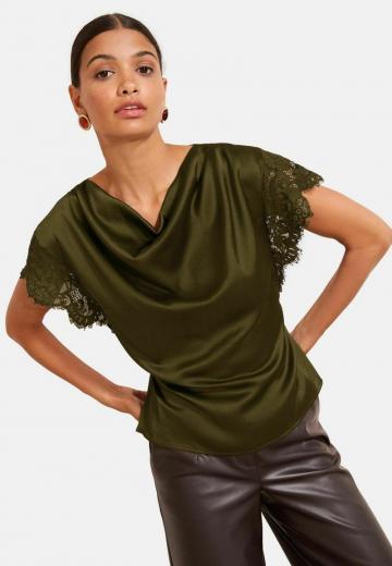 Атласная блузка