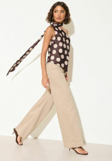 Блузка без рукавов