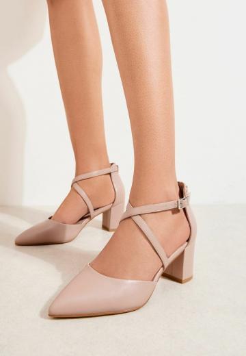 Туфли с высоким носом