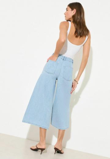 Короткие джинсы