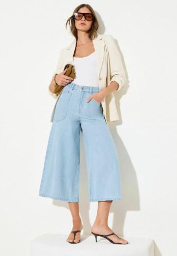 Короткие джинсы