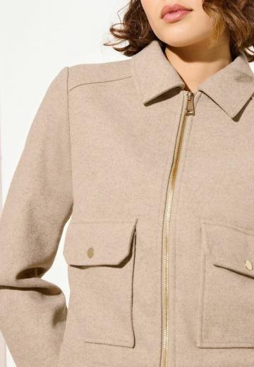 Куртка с накладнымит карманами