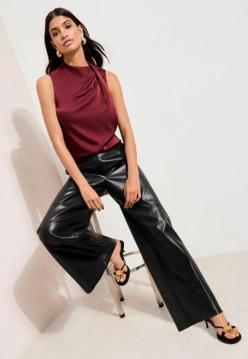 Блузка без рукавов