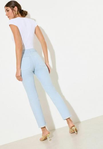 Короткие джинсы