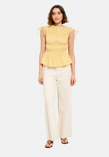 Блузка без рукавов