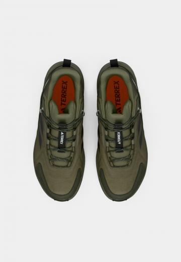 Походные ботинки