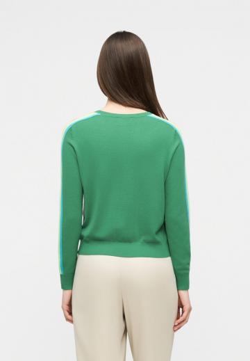 Пуловер в полоску