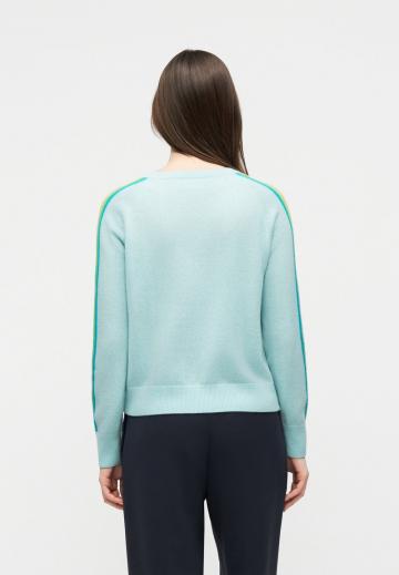 Пуловер в полоску