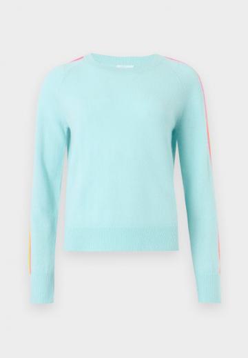 Пуловер в полоску