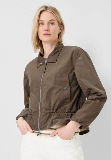 Куртка с накладнымит карманами