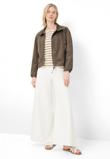 Куртка с накладнымит карманами