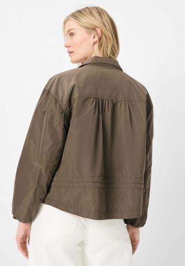 Куртка с накладнымит карманами