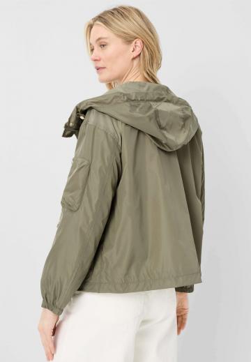 Куртка с накладнымит карманами