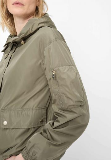 Куртка с накладнымит карманами