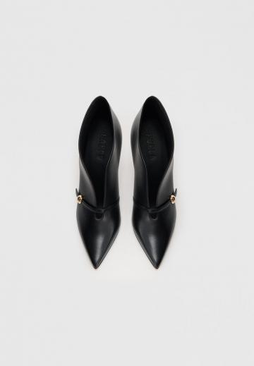 Высокие сапоги