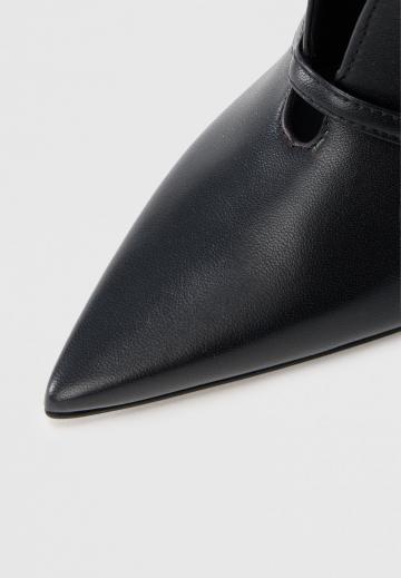 Высокие сапоги