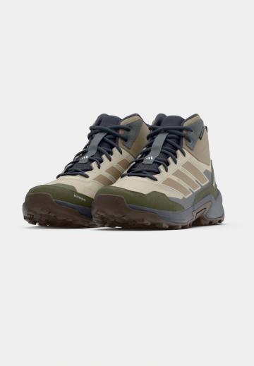 Походные ботинки