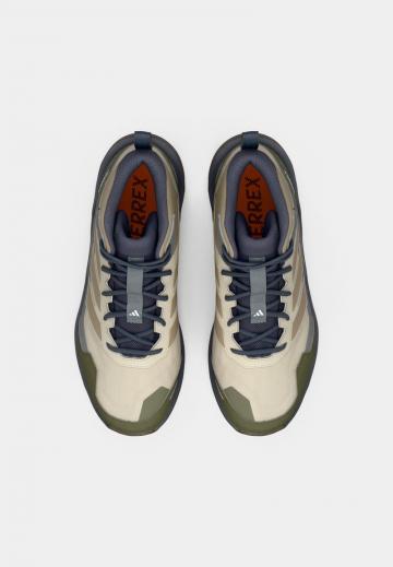 Походные ботинки