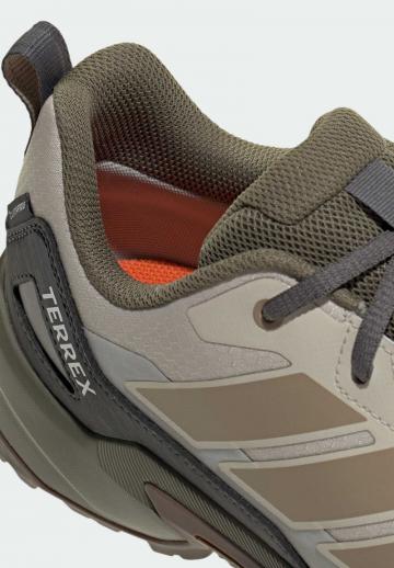 Походные кроссовки