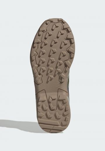 Походные кроссовки