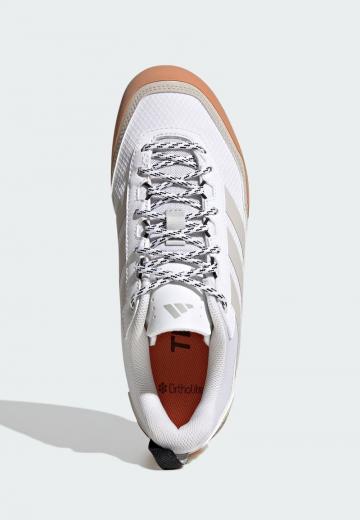 Походные ботинки