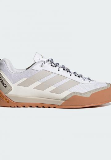 Походные ботинки