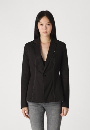 Блейзер с накладными карманами