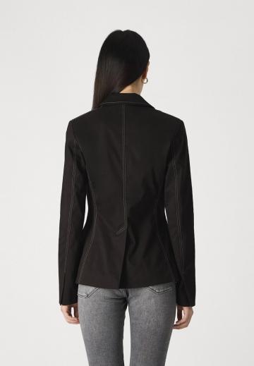 Блейзер с накладными карманами