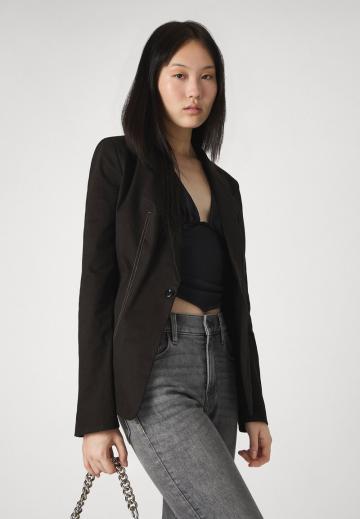 Блейзер с накладными карманами