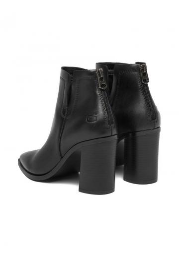 Высокие сапоги