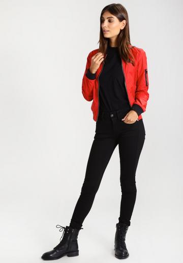 Узкие джинсы