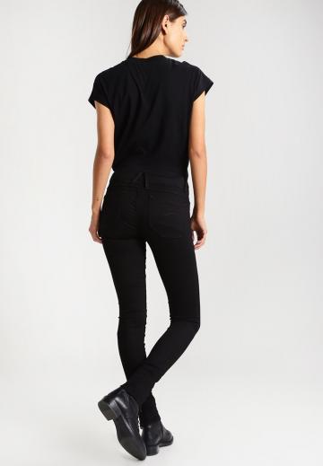 Узкие джинсы