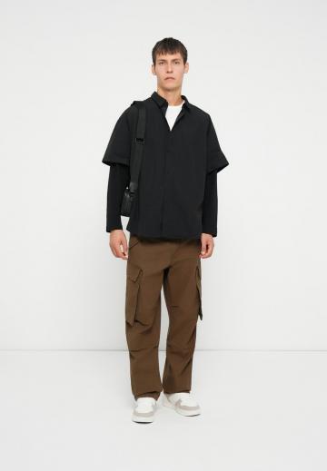 Брюки с накладными карманами