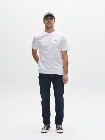 Узкие джинсы