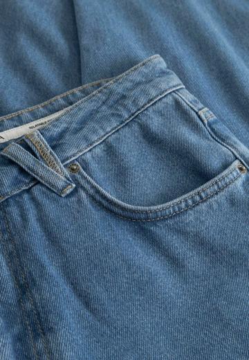 Прямые джинсы