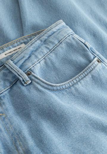 Прямые джинсы