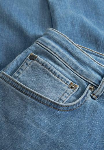 Прямые джинсы